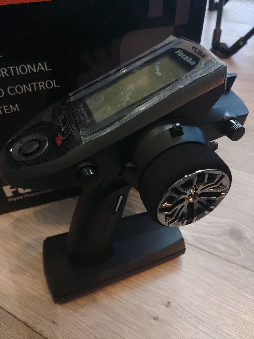 GENOVA 1/10スケール電動RCカー