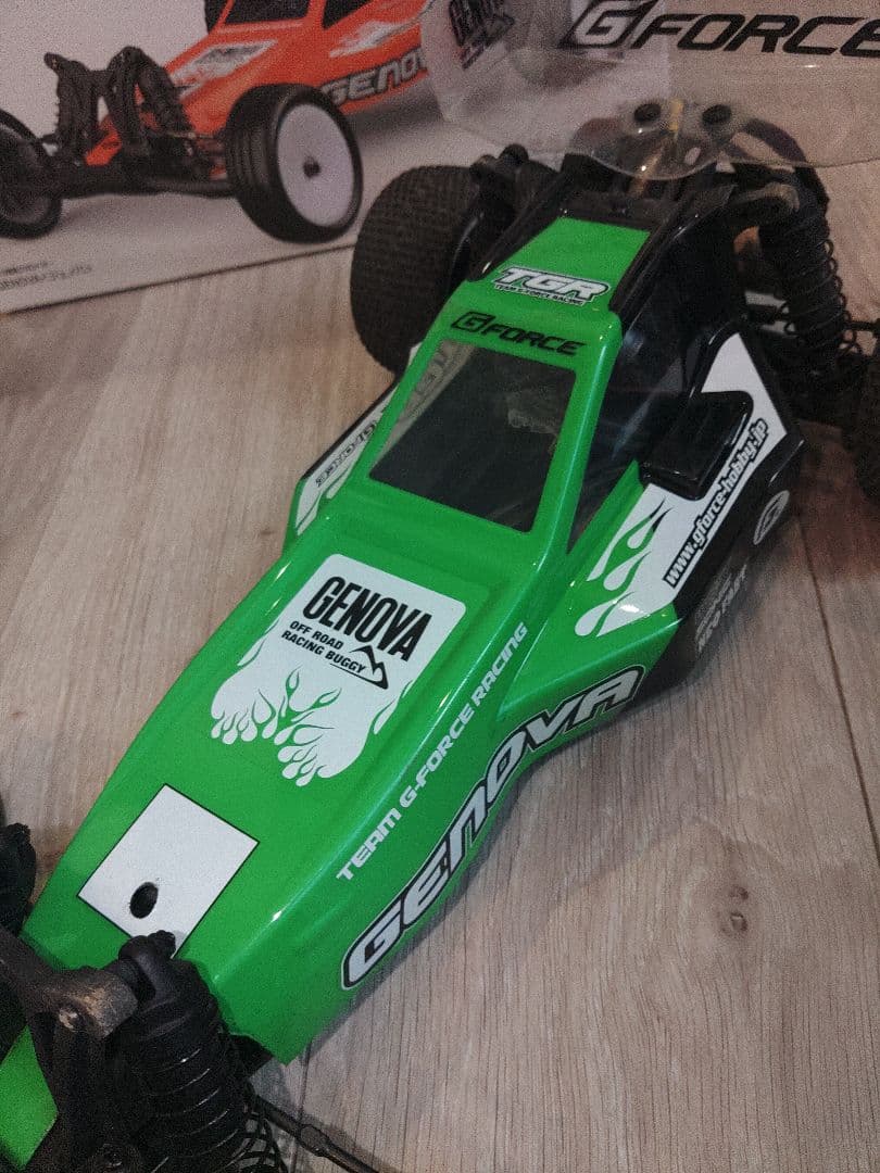 GENOVA 1/10スケール電動RCカー