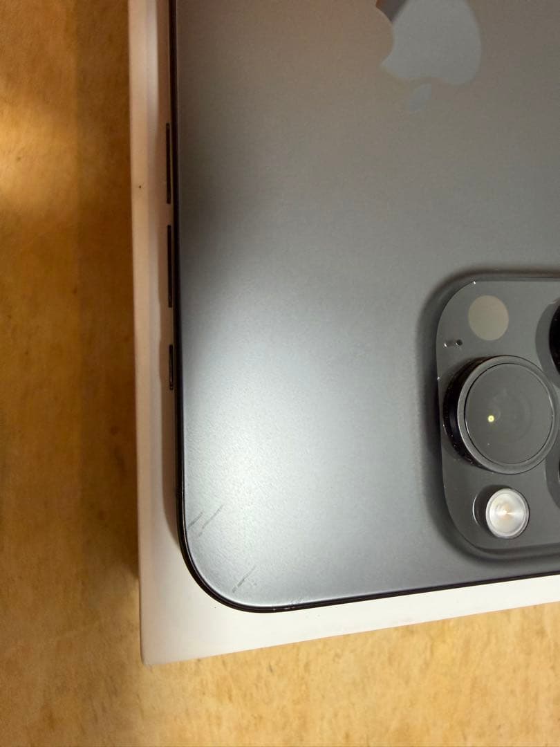 iPhone 15 Pro Max ブラックチタニウム 256GB SIMフリー