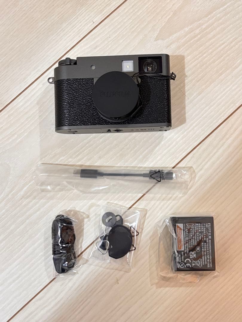 FUJIFILM X half X-HF1 カメラ　未使用　箱本体美品　保証書付