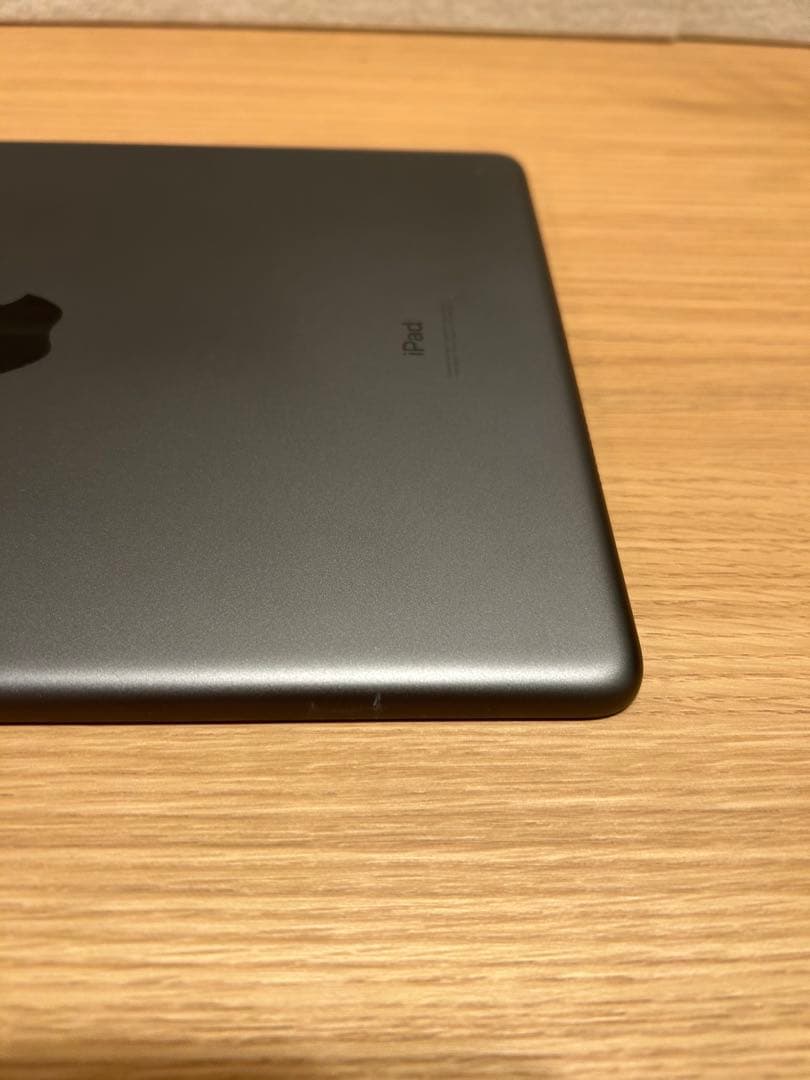 【背面傷】iPad (第8世代) 128GB WiFiモデル