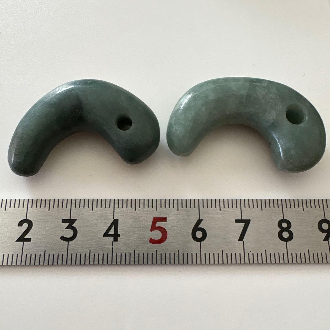 ヒスイ　勾玉二つ