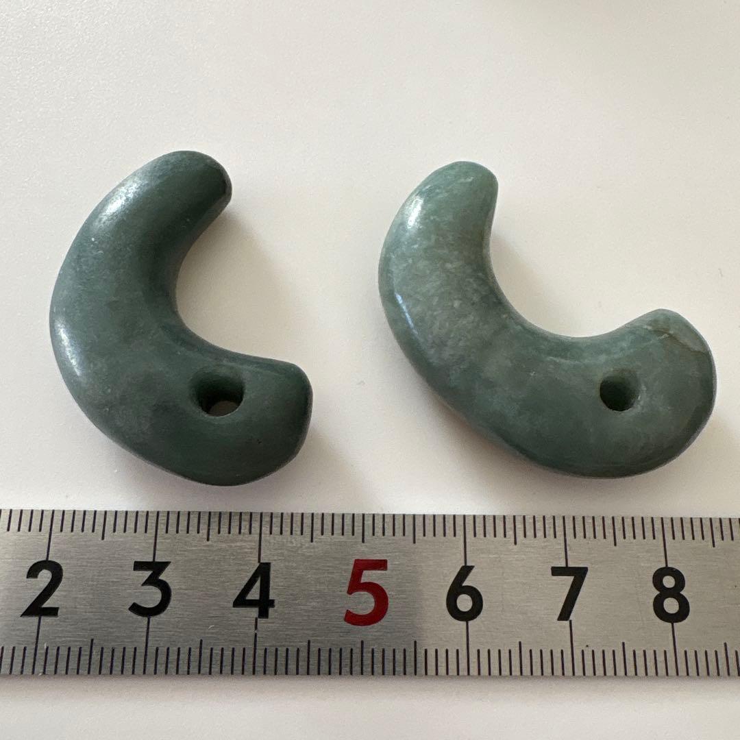 ヒスイ　勾玉二つ