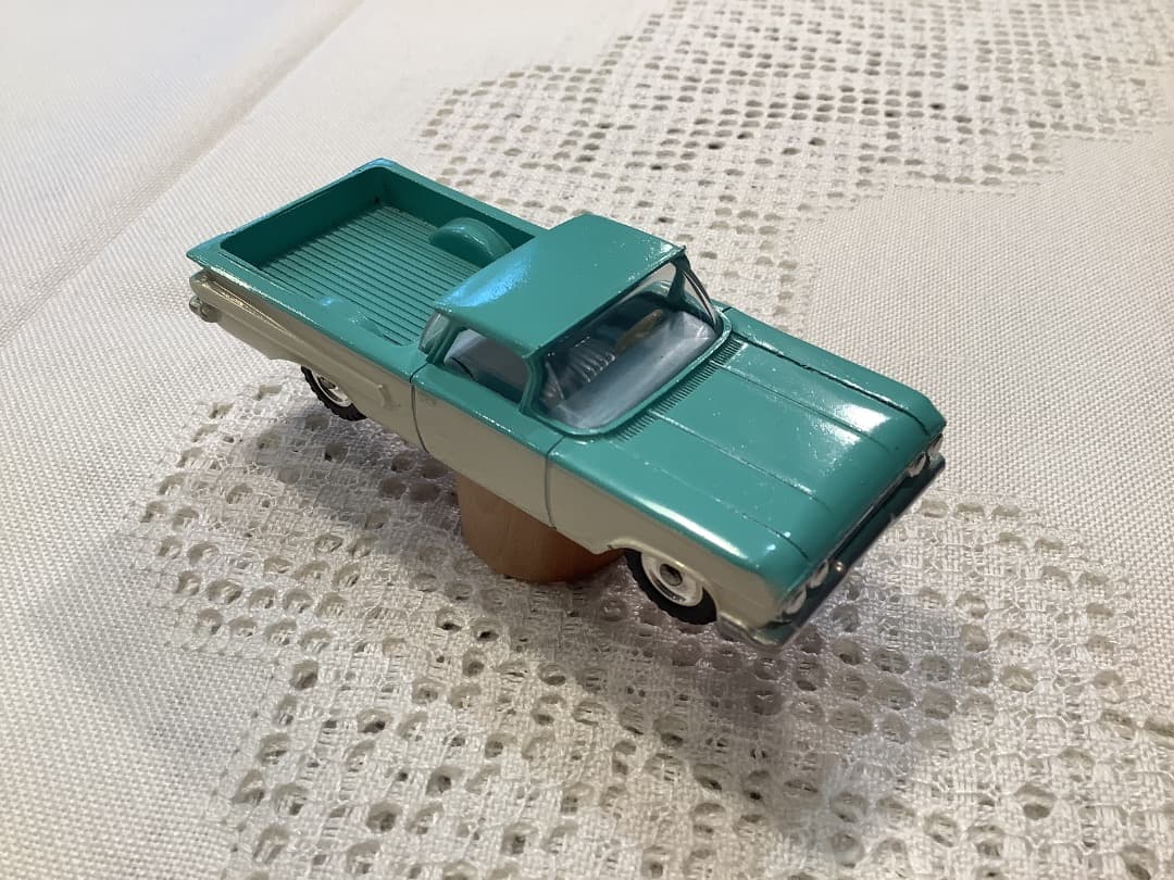 美品激レア　DINKY TOYS シボレー　エルカミーノ白シート ミニカー