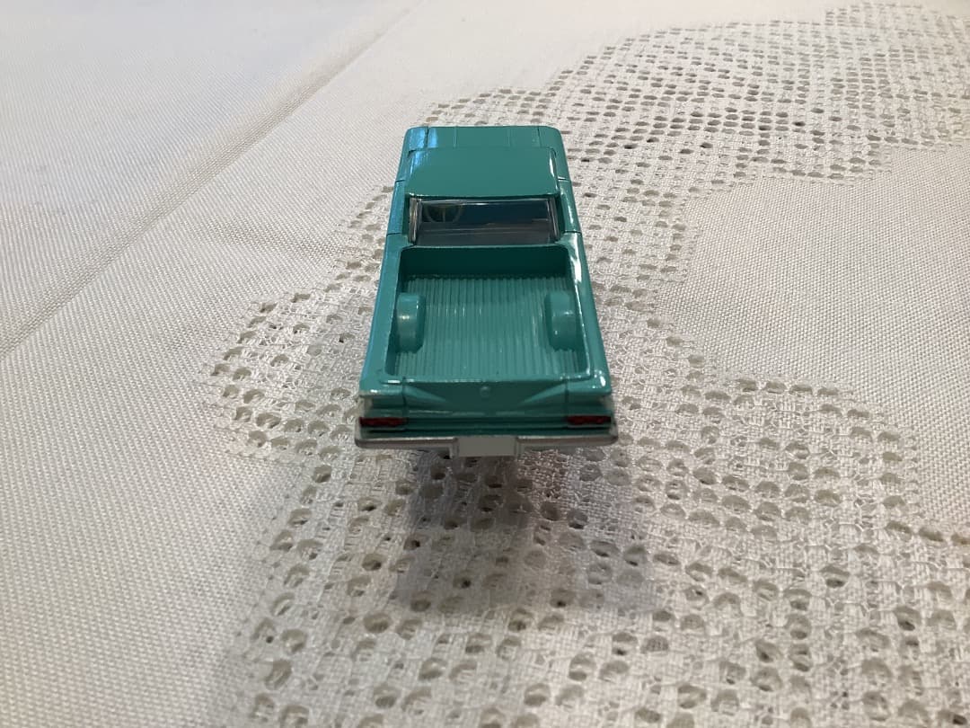 美品激レア　DINKY TOYS シボレー　エルカミーノ白シート ミニカー