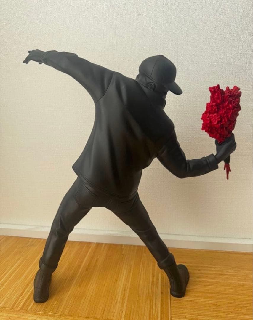 メディコムトイ　フラワーボンバー　バンクシー風ストリートアートフィギュア