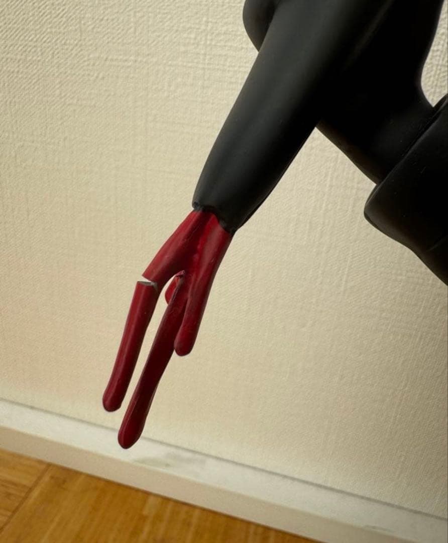 メディコムトイ　フラワーボンバー　バンクシー風ストリートアートフィギュア