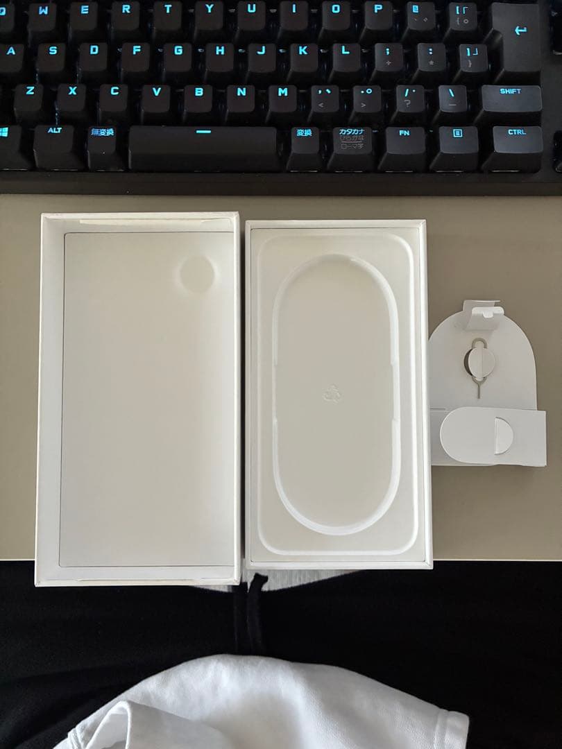 iPhone 16e 本体 ブラック 128GB