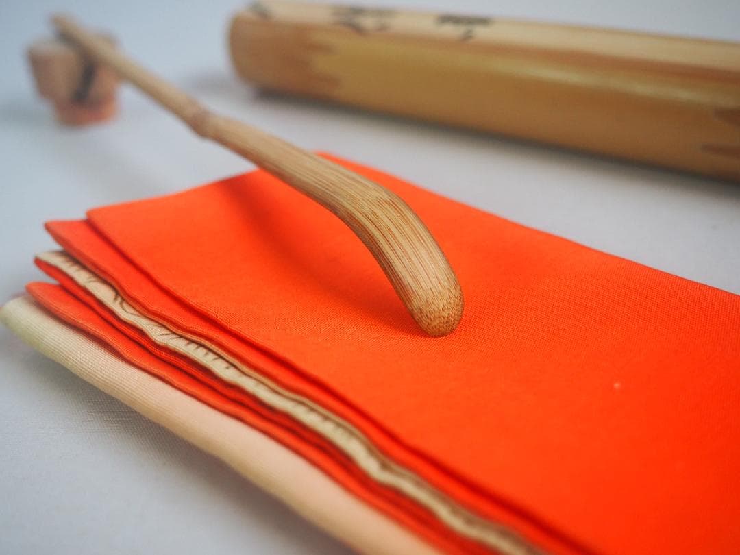 臨済宗大徳寺派芳春院住職　秋吉則洲造『竹茶杓』銘：佳日（共箱）