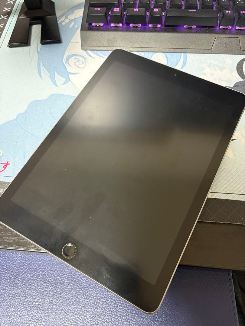Apple iPad 第6世代 Wi-Fiモデル　スペースグレー