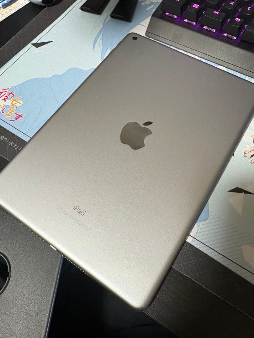 Apple iPad 第6世代 Wi-Fiモデル　スペースグレー