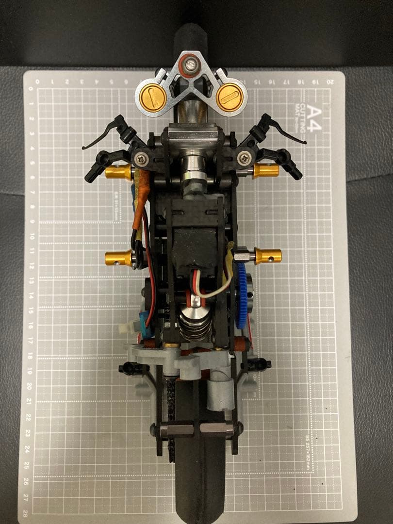 ハングオンレーサーZHレーシング　カーボン製シャーシその他パーツ！