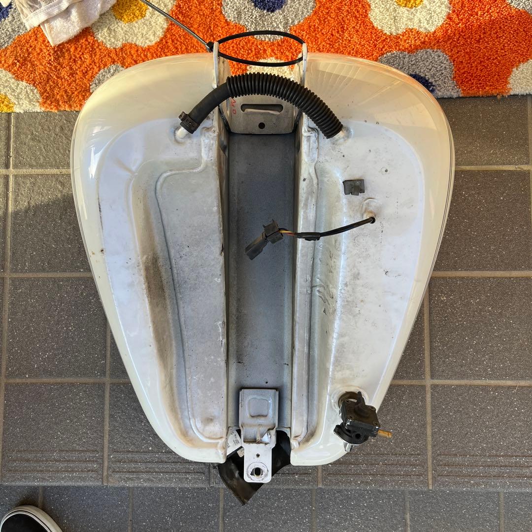 Harley-Davidson 2004式　FLSTC 純正タンク