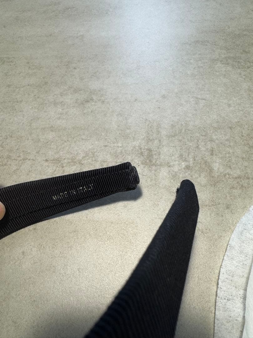 フェラガモ　ブラッククリスタル　カチューシャ