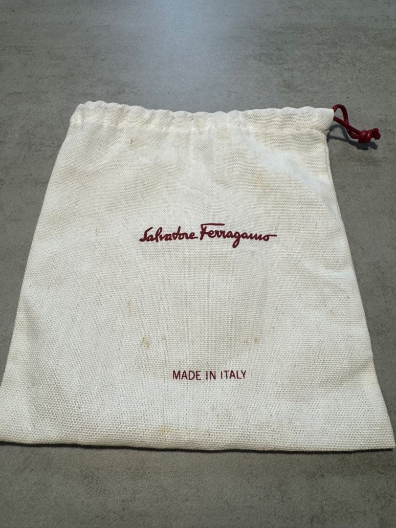 フェラガモ　ブラッククリスタル　カチューシャ