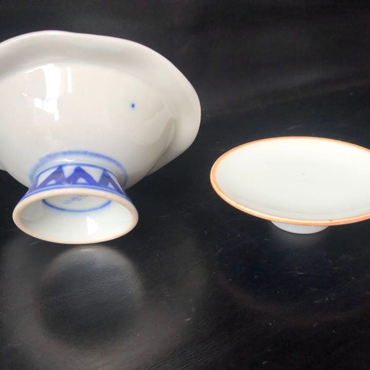 伊万里焼の作家物◼️かなり可愛い波打ったフタ付きの陶器、古美術品、デザート皿？