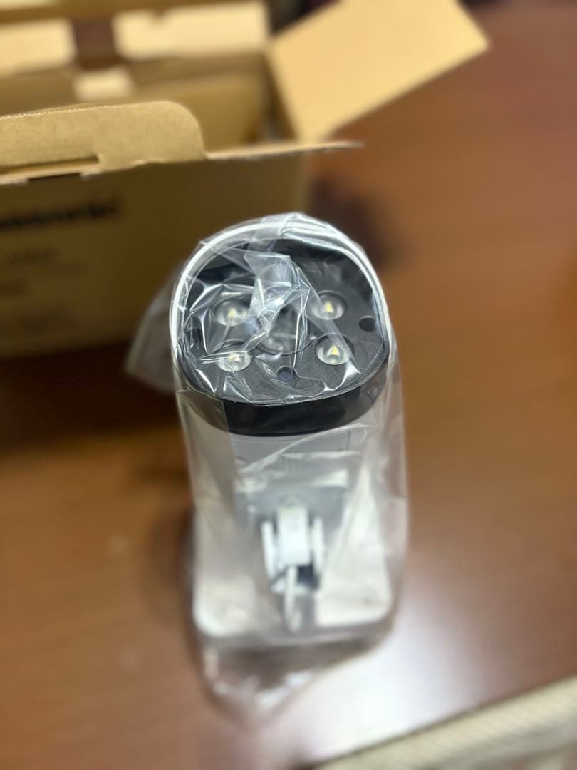 防犯カメラ 防水設計 円筒形