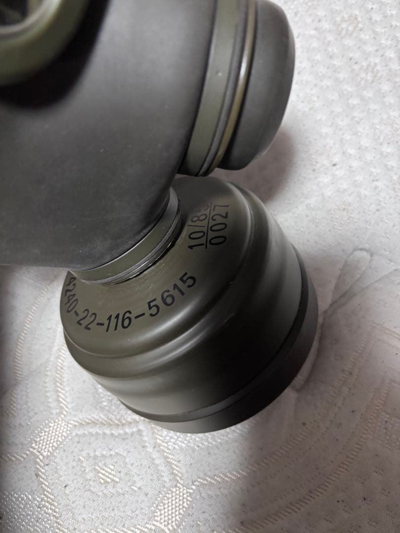 米軍放出品　ガスマスク　２つ、ケースセット