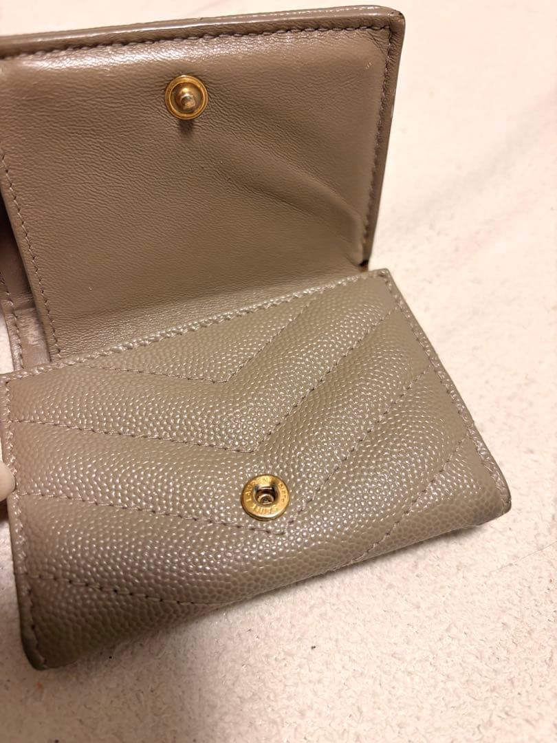 YVES SAINT LAURENT イヴサンローラン ベージュ 三つ折り財布