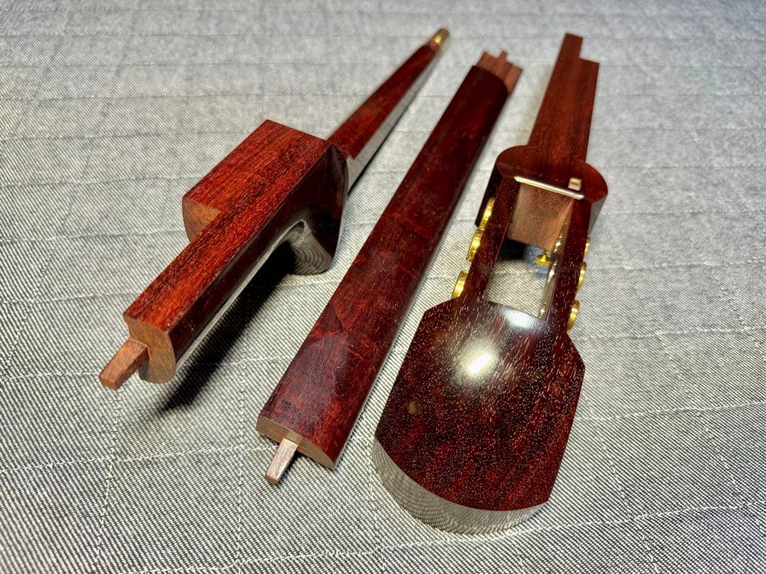 【極上玉杢】最高級 津軽三味線 金細 子持綾杉胴 超美品 トチ巻太棹 瘤杢 縮杢