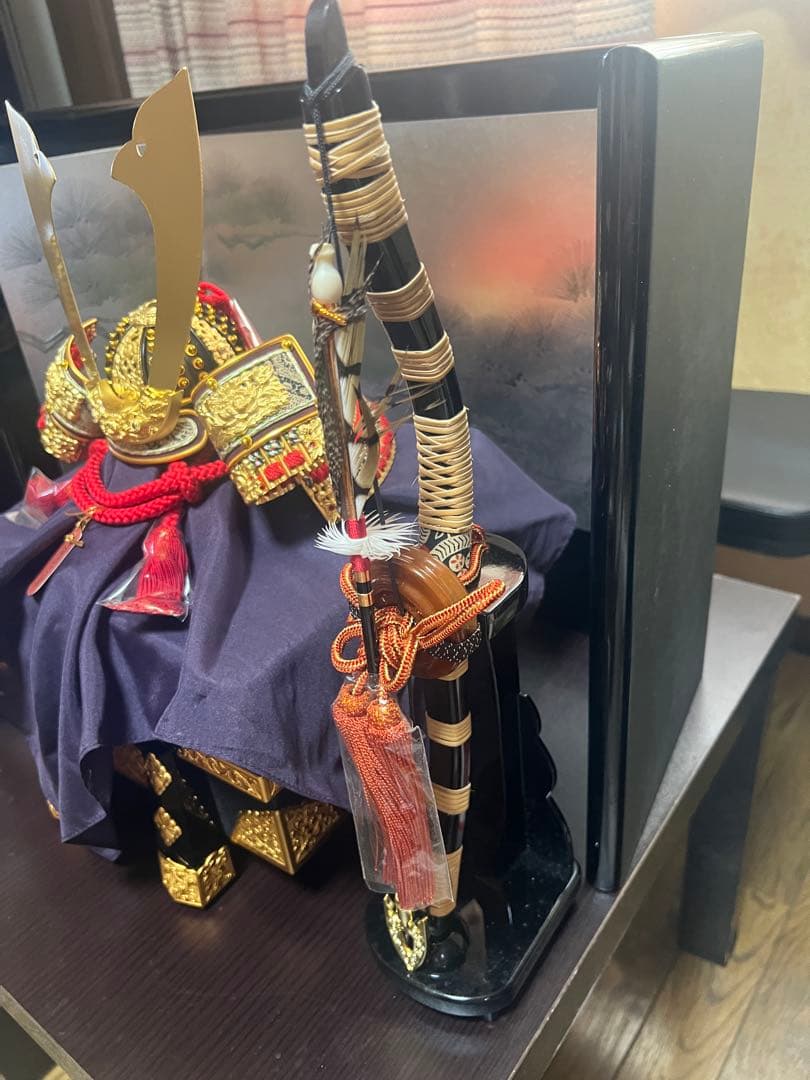 一徳作 純金箔押兜9号 収納飾りセット 正絹赤糸威 金沢箔 御弓太刀飾り付 美品