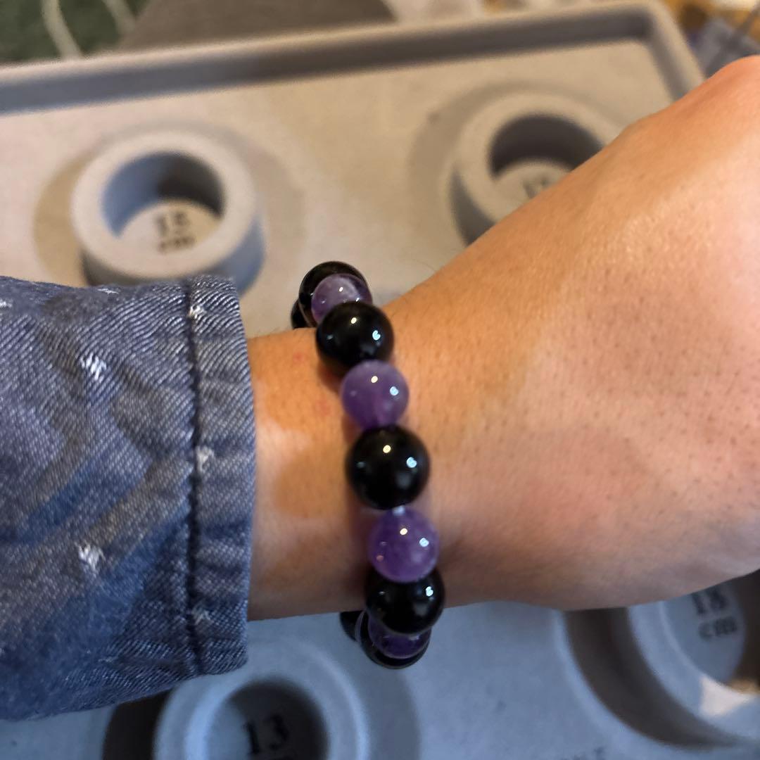 モリオンとアメジストとスギライトたんで魔除けが最強化したかも！綺麗！