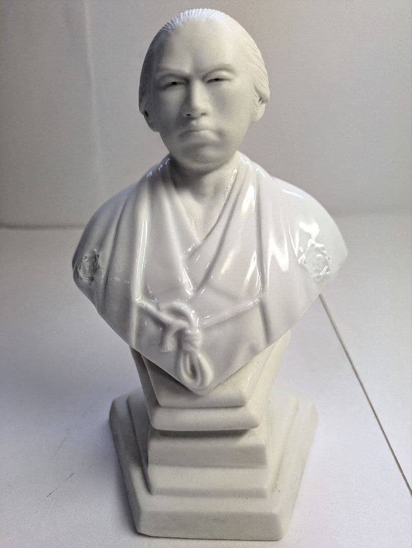 有田焼、十二代酒井田柿右衛門、『白磁坂本龍馬胸像』、銘有、箱無