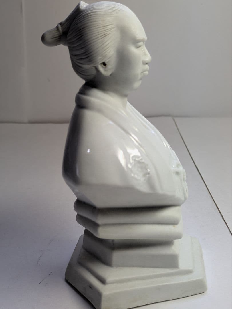 有田焼、十二代酒井田柿右衛門、『白磁坂本龍馬胸像』、銘有、箱無