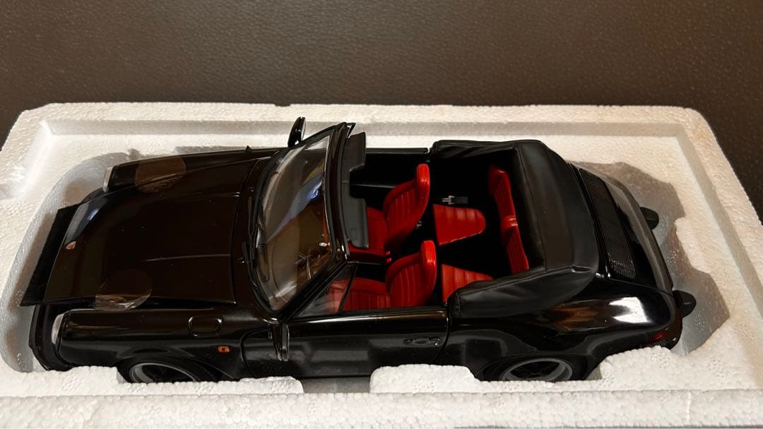 ミニチャンプスポルシェ 911 カレラ3.2 カブリオレブラック1/18