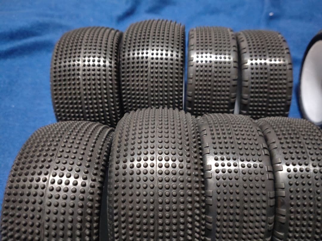 今だけ値引き、ラジコンバギー用、2WD用のカーペットタイヤ