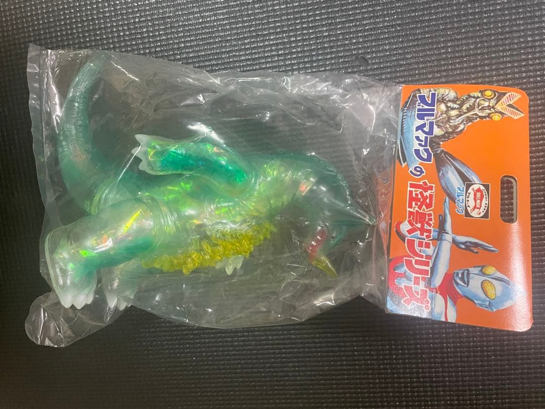 怪獣フィギュア ソフビ　ゴモラ　オーロラカラー