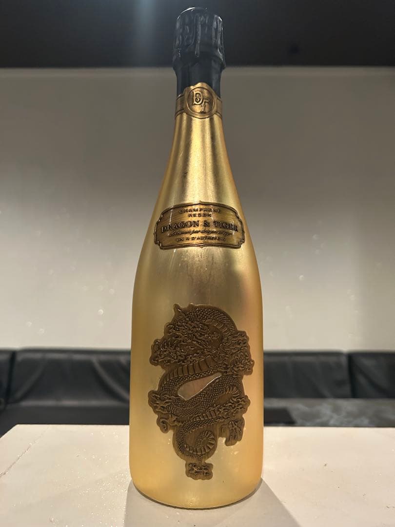 ドラゴンシャンパン ゴールドChampagne Redon Extra Brut