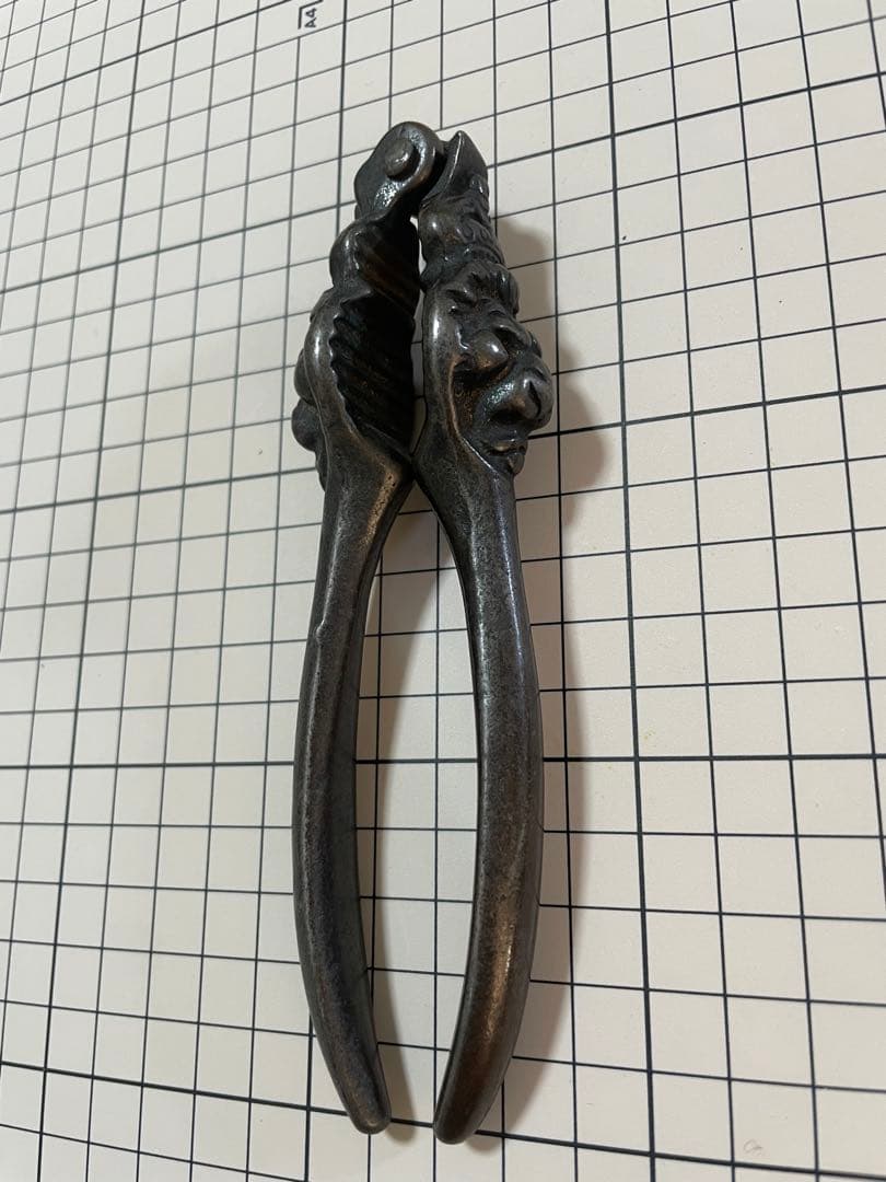 くるみ割り。ライオンヘッドデザイン。アンティーク、骨董