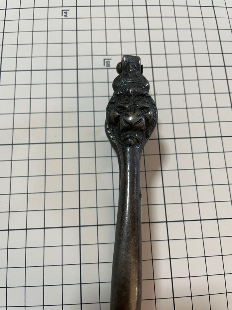 くるみ割り。ライオンヘッドデザイン。アンティーク、骨董