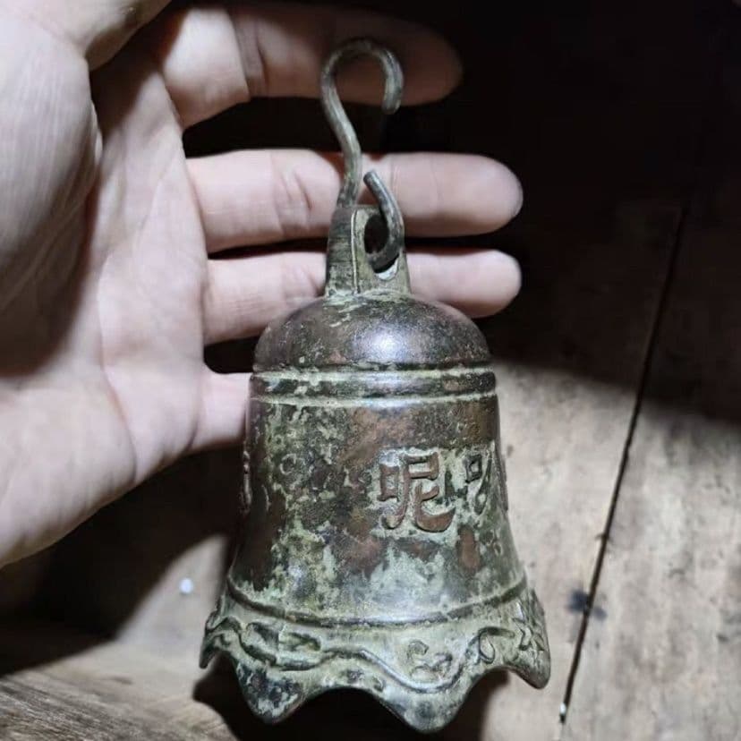 鈴 銅鐘 大号掛鈴 銅器 六字真言 装飾品 工芸品 美術品 置物
