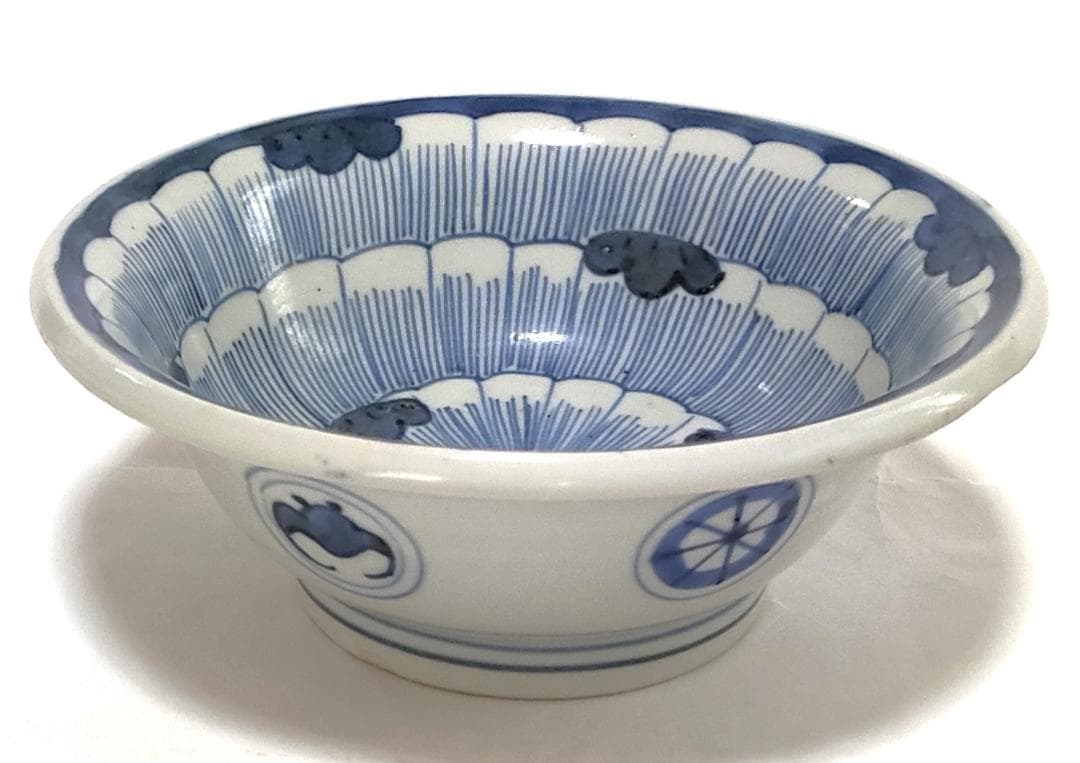 中鉢 染付 側面に蝙蝠 Ab-216