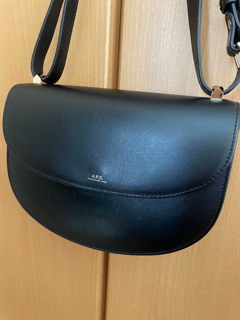 【A.P.C】 SAC GENEVE 牛革　黒　ブラック　ショルダー　レザー