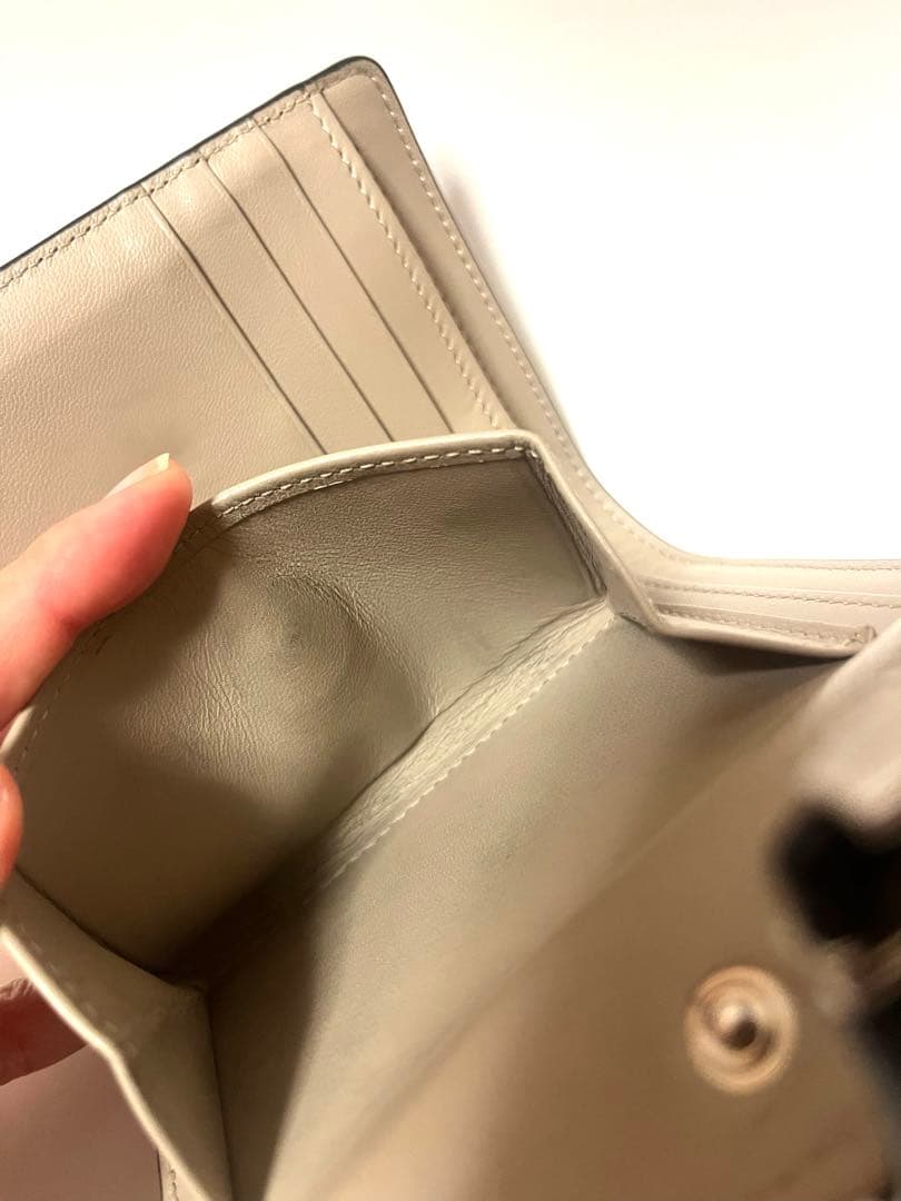 TOD'S 黒 レザー 二つ折り財布 箱付き