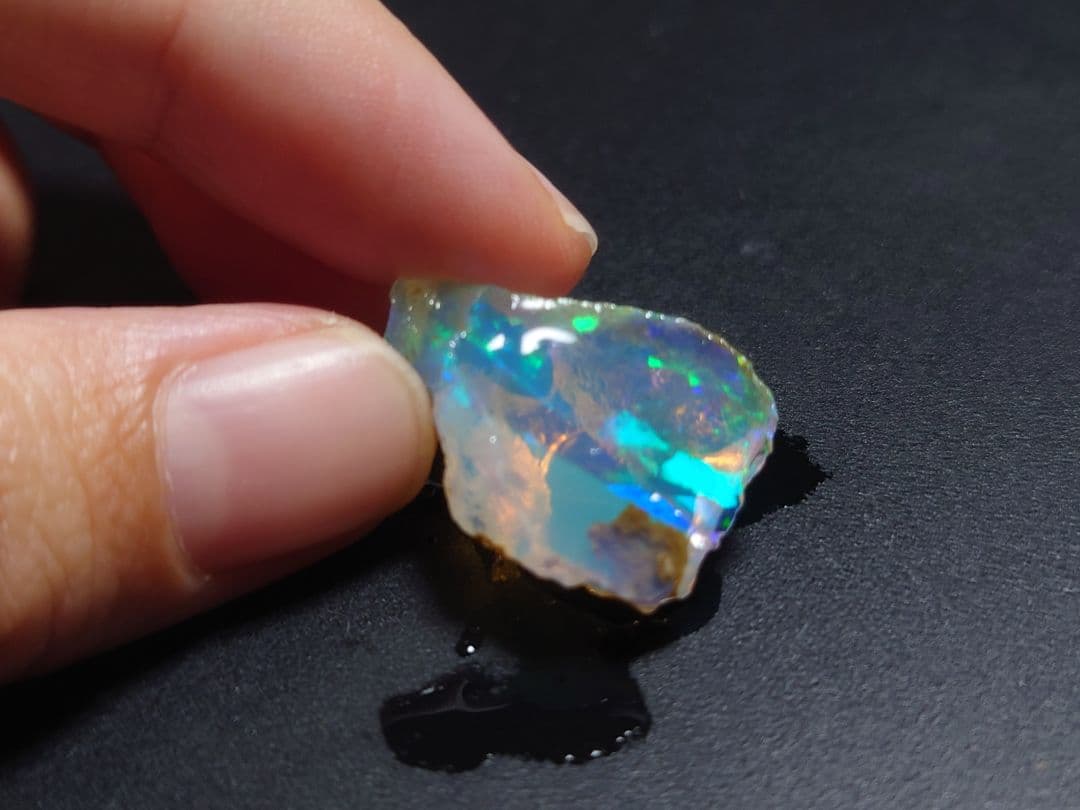 エチオピア　ウェロ産　オパール　鉱物標本　原石　透明　緑　青　チョーク