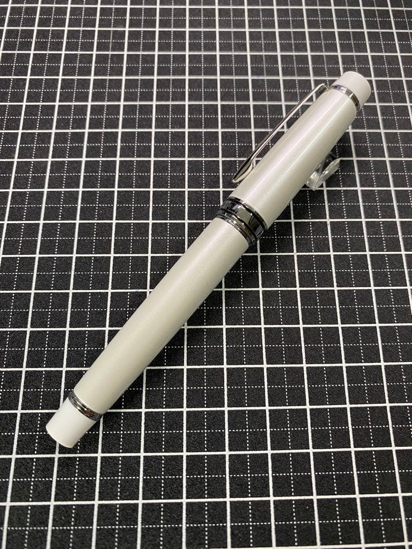 PILOT STELLA 90s Pearl White 万年筆　字幅F