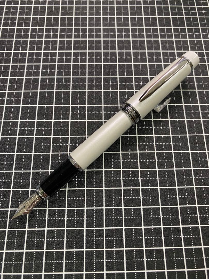 PILOT STELLA 90s Pearl White 万年筆　字幅F