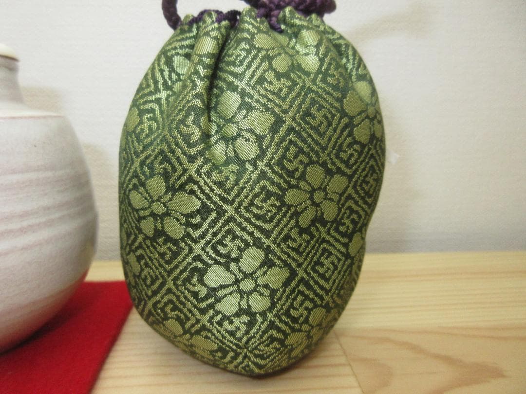 送料込【逢絢亭】茶道具 茶入 萩焼 伝統的な蓋 仕覆付 大野瑞峰 共箱入り