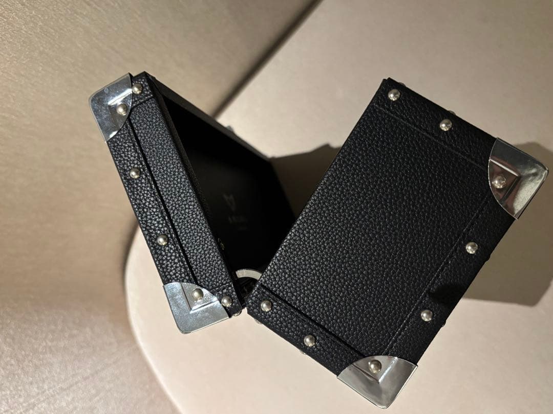 ANGEL シャンパン 黒いボトルとケース付き