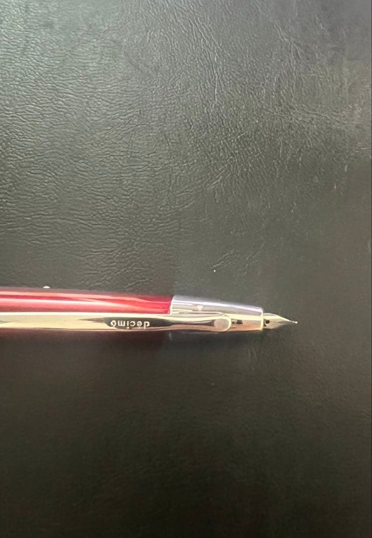 キャップレスデシモ レッド　細字　F