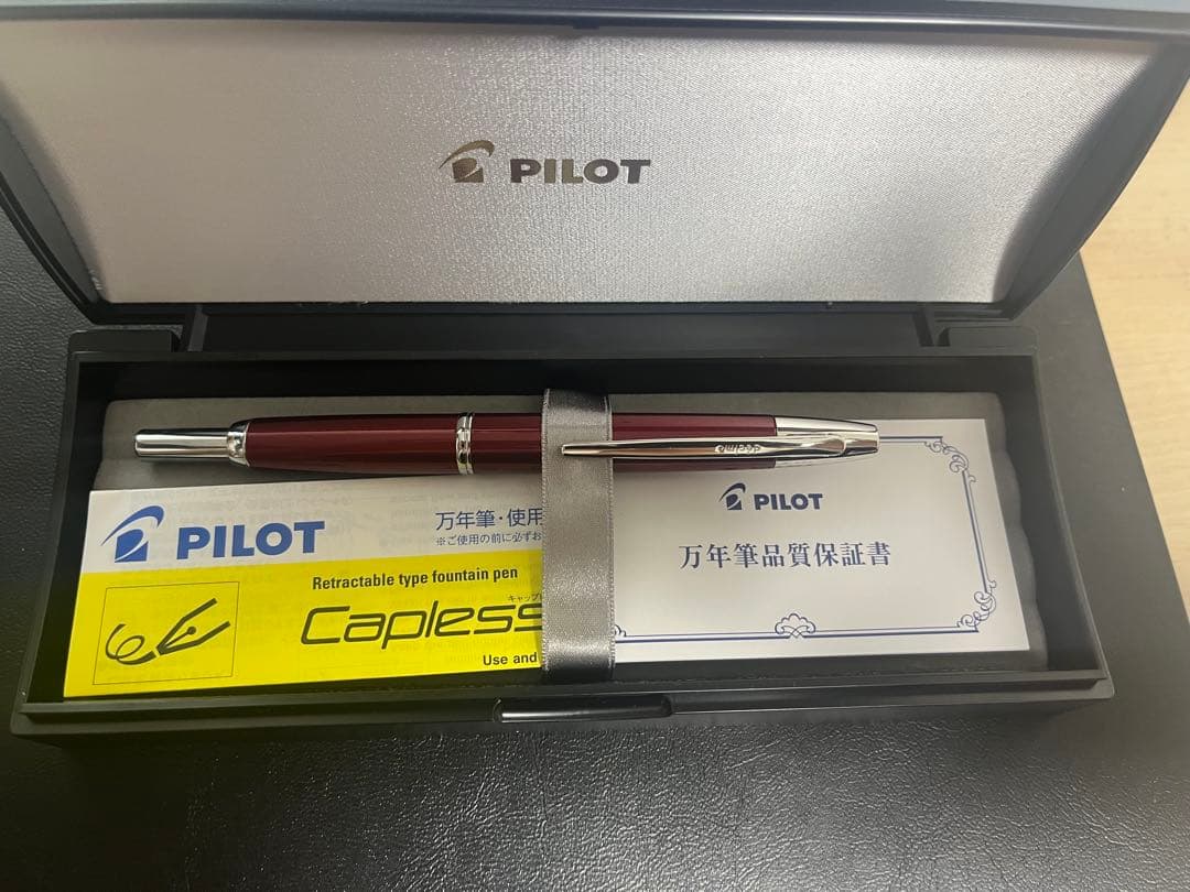 キャップレスデシモ レッド　細字　F