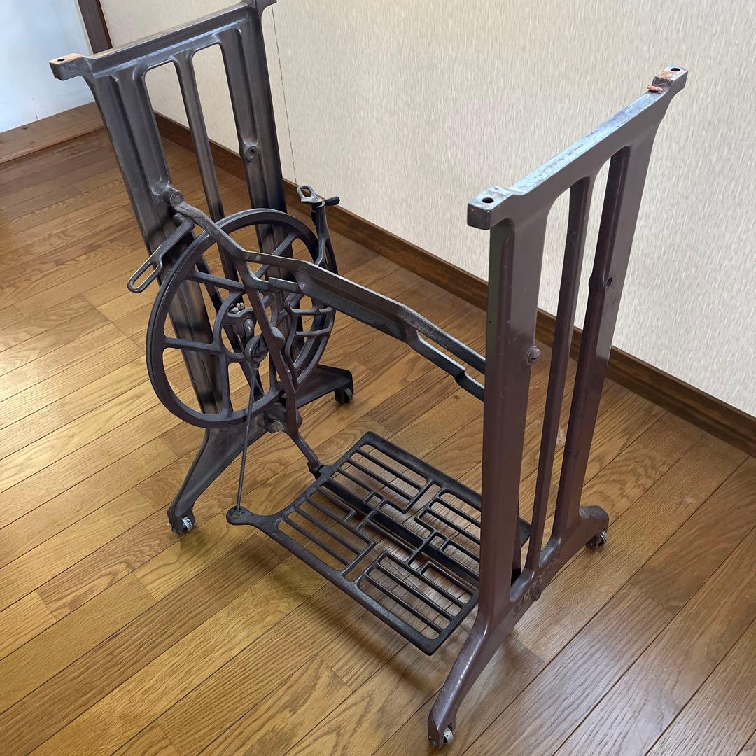 TOYOTAミシンの脚　ＤＩＹでテーブルの脚に！