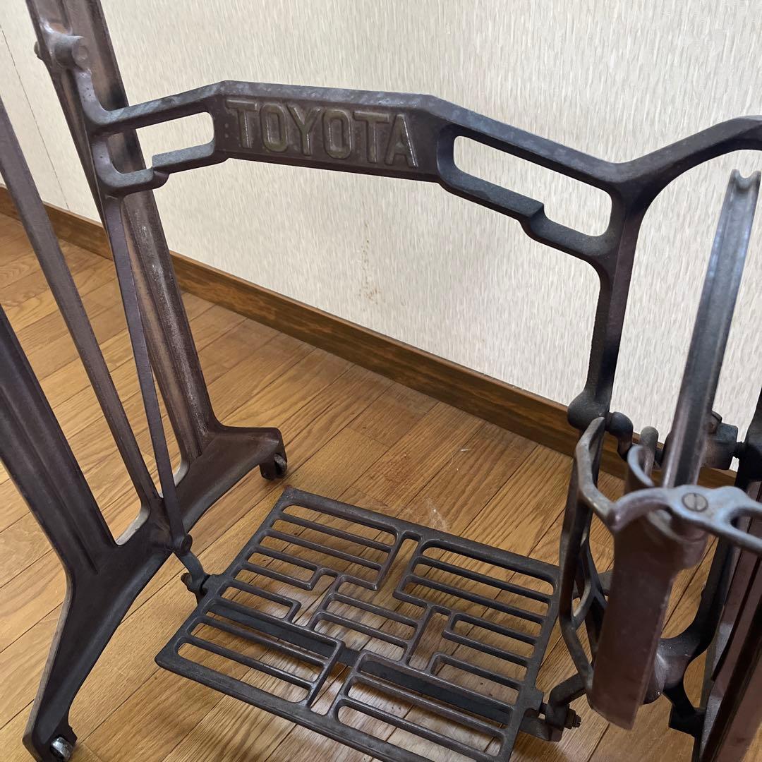 TOYOTAミシンの脚　ＤＩＹでテーブルの脚に！
