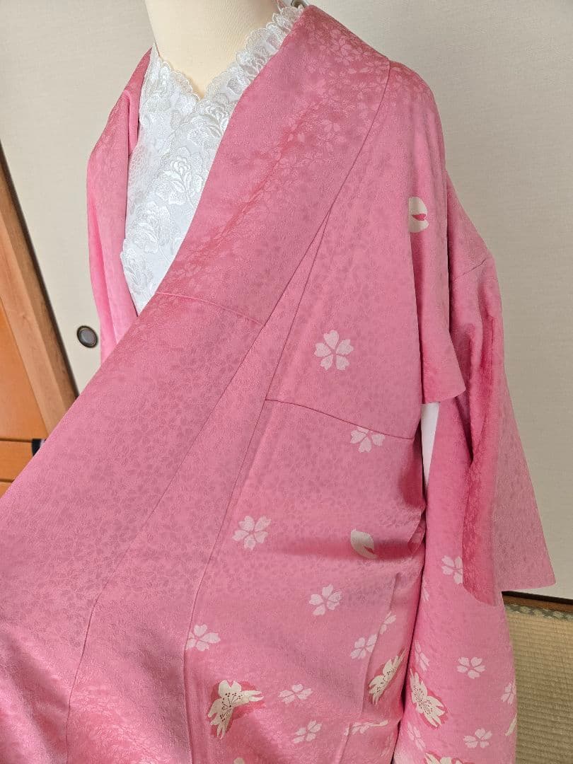 最終お値引き価格です♡新品袴(刺繍入り)&正絹の振り袖(未使用)