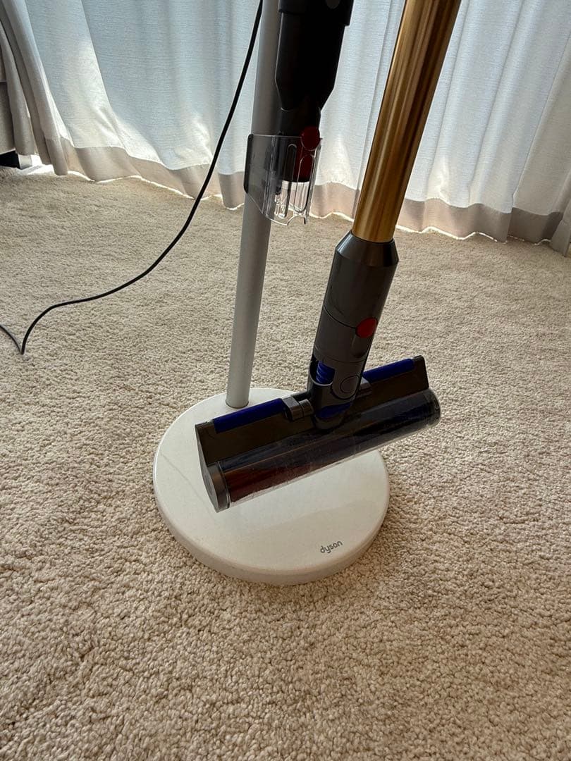 Dyson V8 Slim Fluffy ゴールド 掃除機 ダイソン