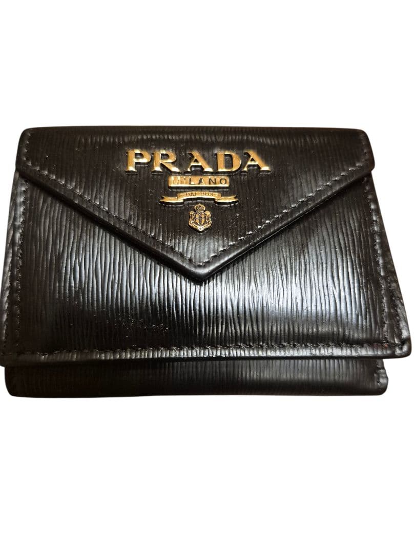ＰＲＡＤＡ　プラダ　サフィアーノ　三つ折り財布 x